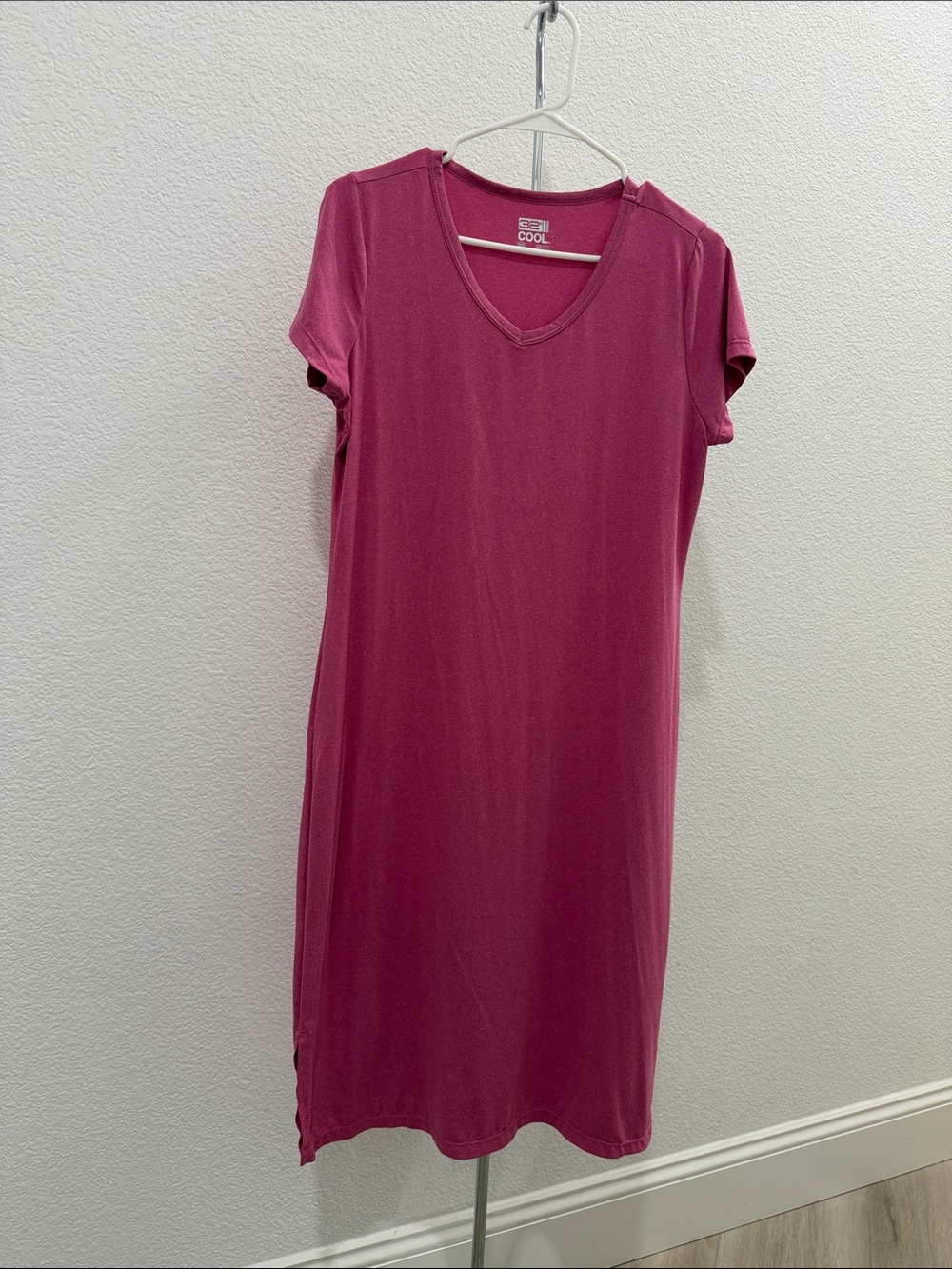 🎉SALE!!! NWOT - 32 Degrees Magenta V-Neck Short Sleeve Midi Dress